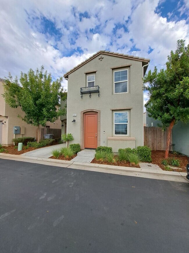 Building Photo - Move in Special: Your Home for the Holidays Awaits! $500 Off First Month—Beautiful 3-Bedroom in C...