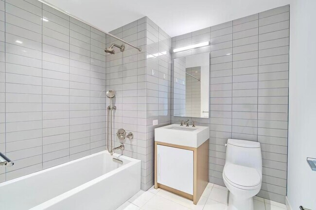 Building Photo - 75 Park Ln S