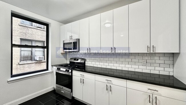Building Photo - 1803 Riverside Dr