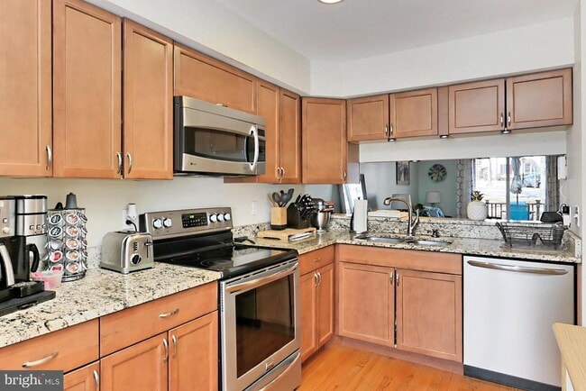 Building Photo - 8492 Laurel Oak Dr