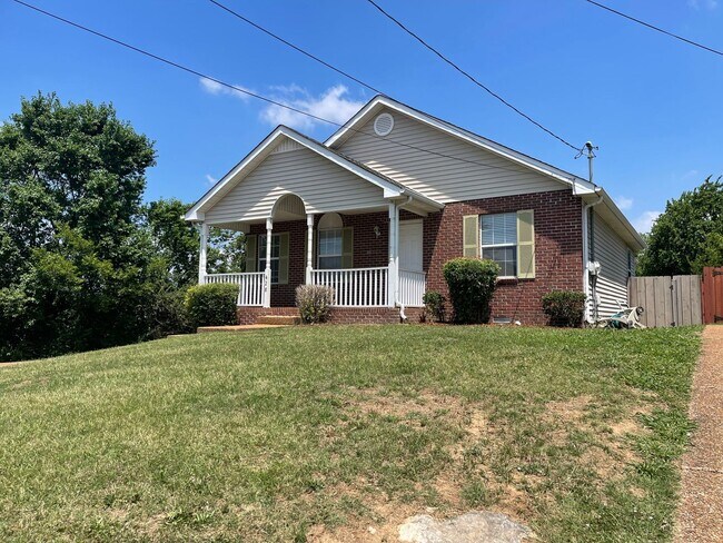 Building Photo - Single Family Home West Nashville Croleywood