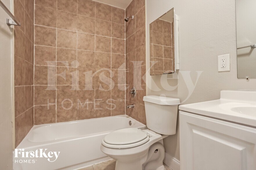 Building Photo - 9231 SW 204th Terrace