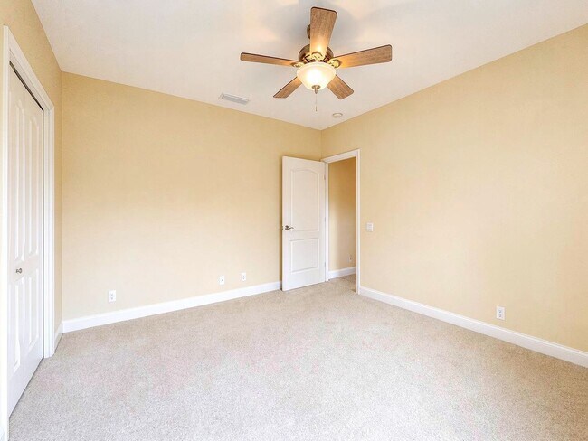 Building Photo - Now Available for Rent – 4/3 with flex room
