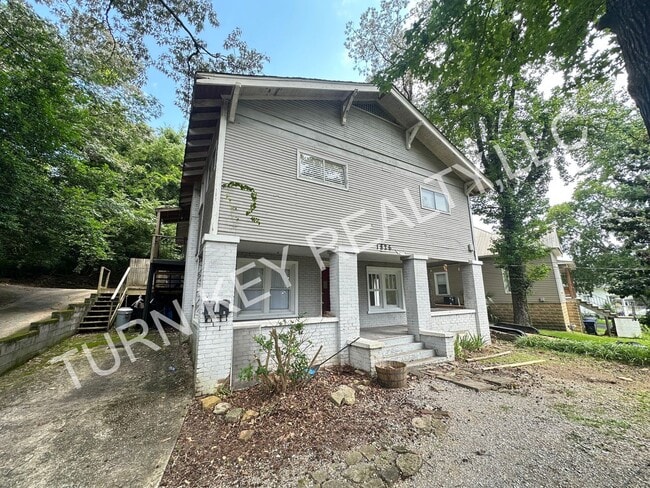 Building Photo - Apartment unit for rent in a Triplex Home ...