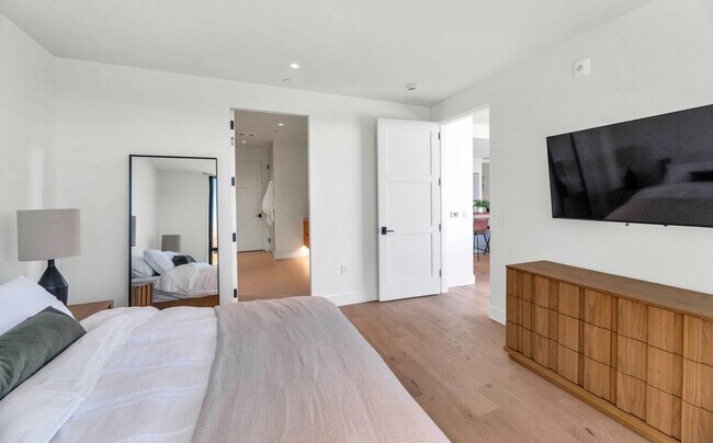 Building Photo - 4849 N Camelback Rdg Dr