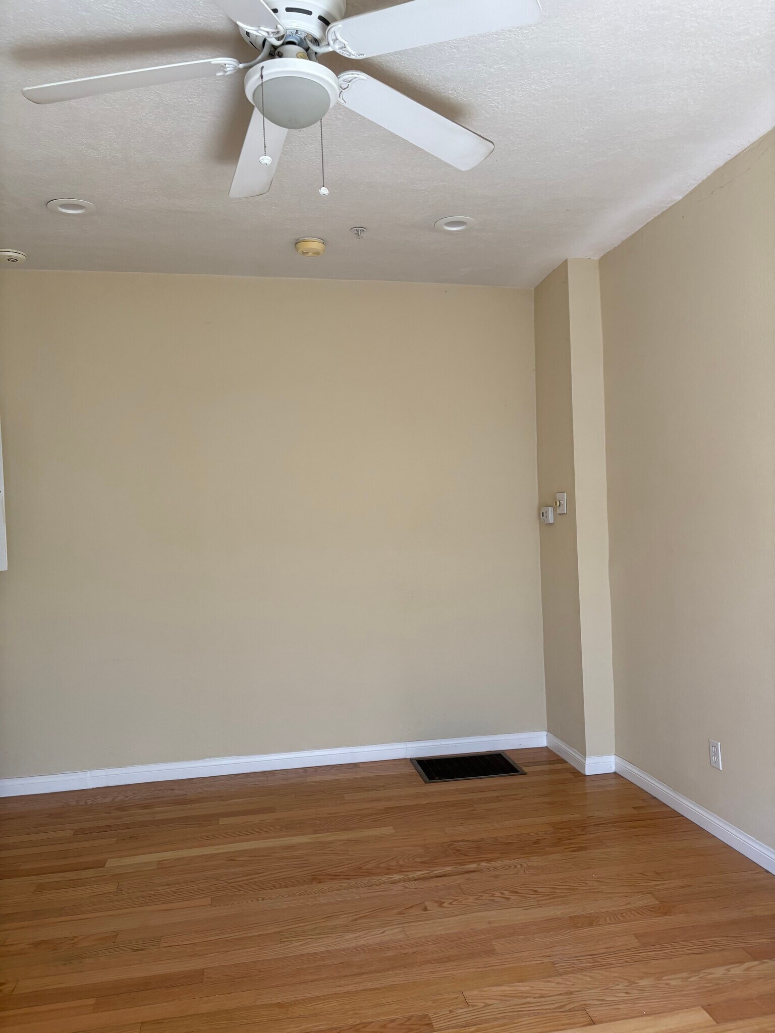 Another picture of Bedroom/master - 517 N Irena Ave