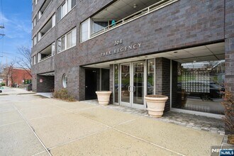 Building Photo - 364 Palisade Ave