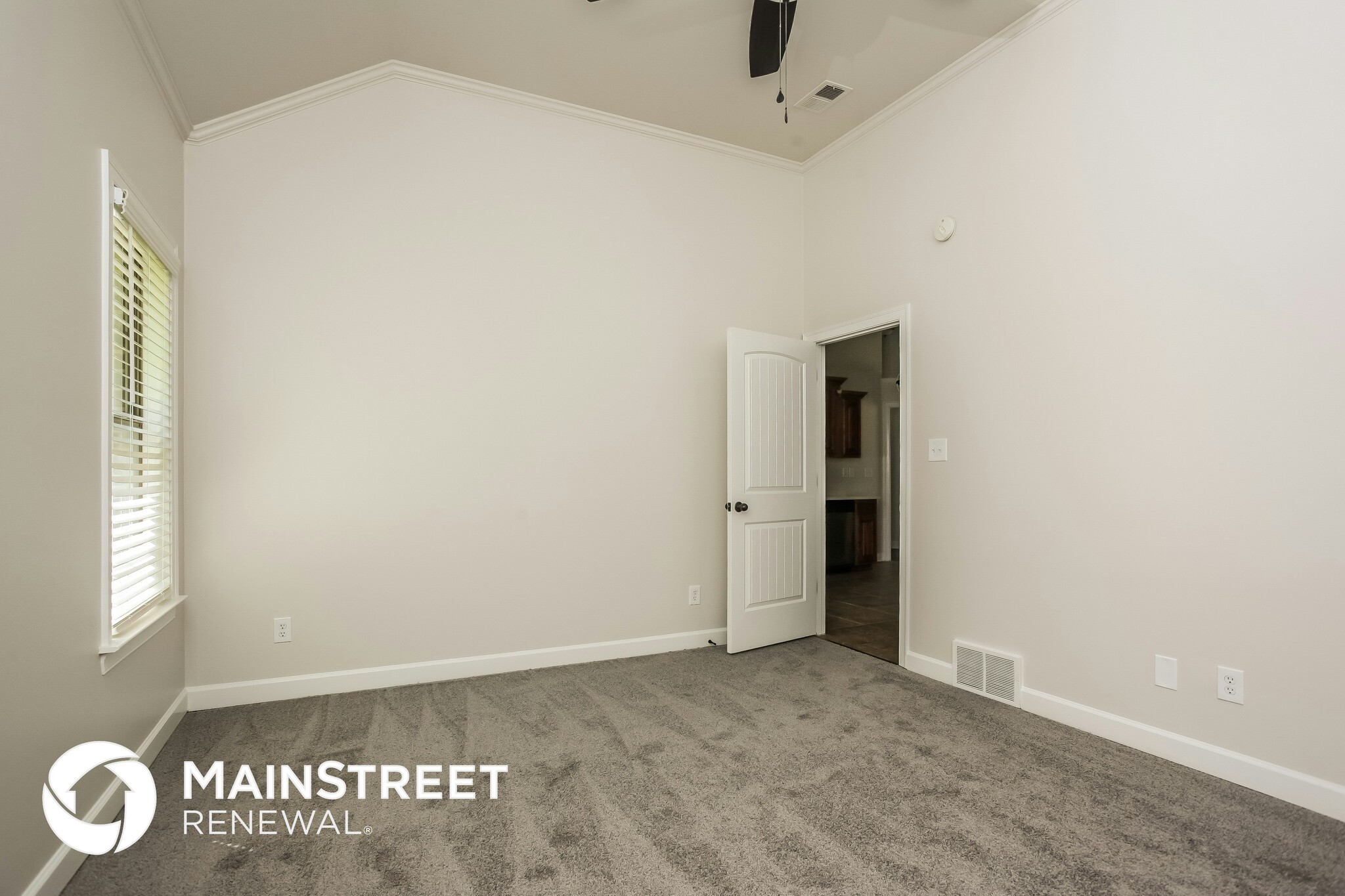 Building Photo - 10105 Cypress Lake Dr