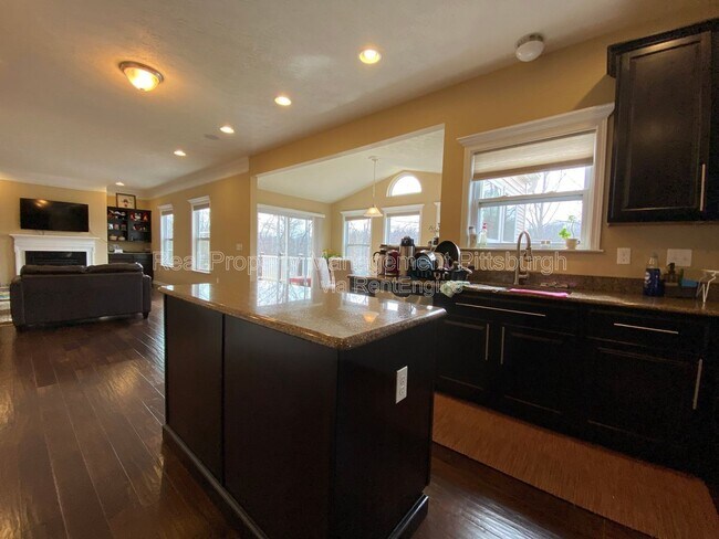 Building Photo - 449 Beech Dr