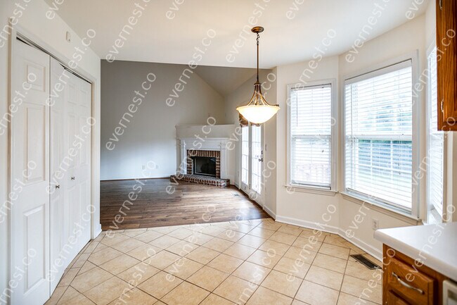 Building Photo - 1105 McDonough Cir