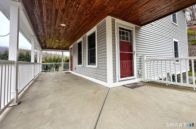 Building Photo - 8 Woodside Ave