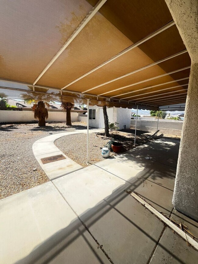 Building Photo - 210 White Oak Dr