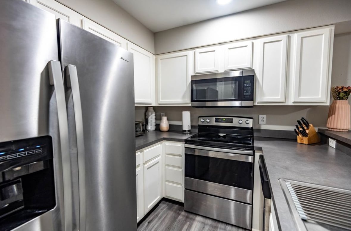 Building Photo - 741 White Dr