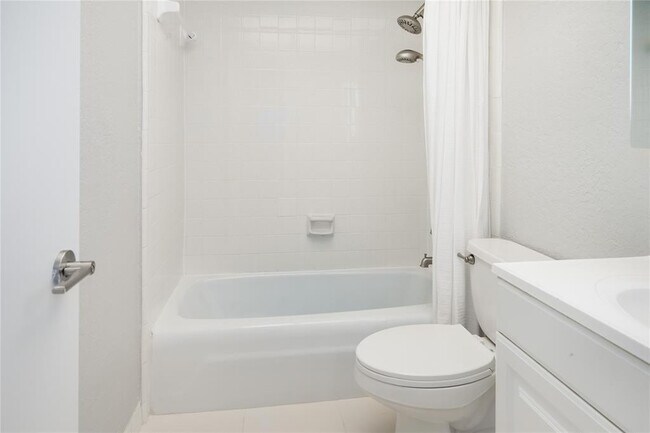 Building Photo - 770 SE 2nd Ave