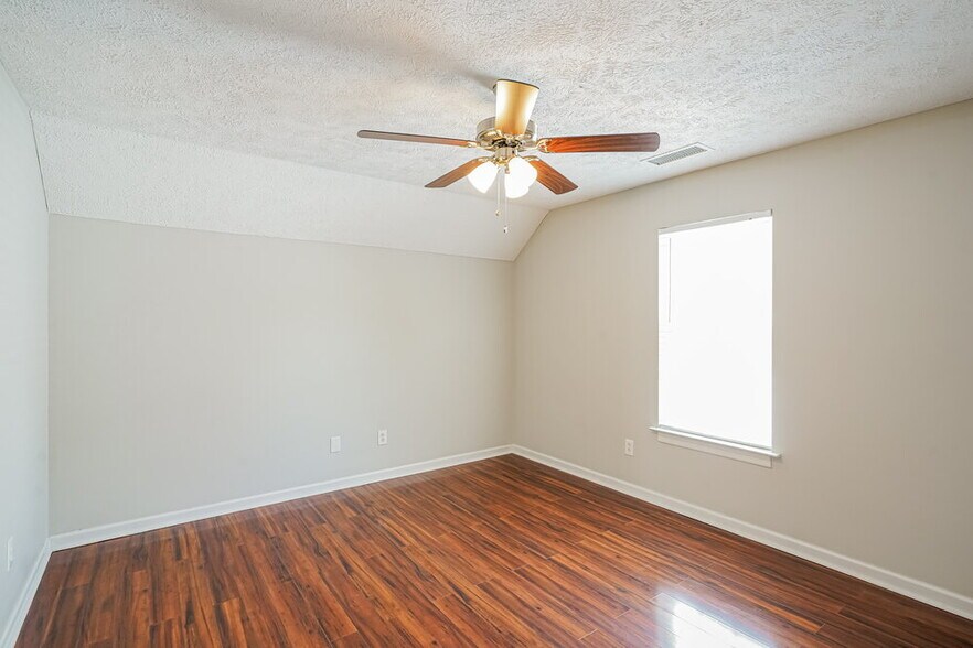 Building Photo - 1773 N Cove