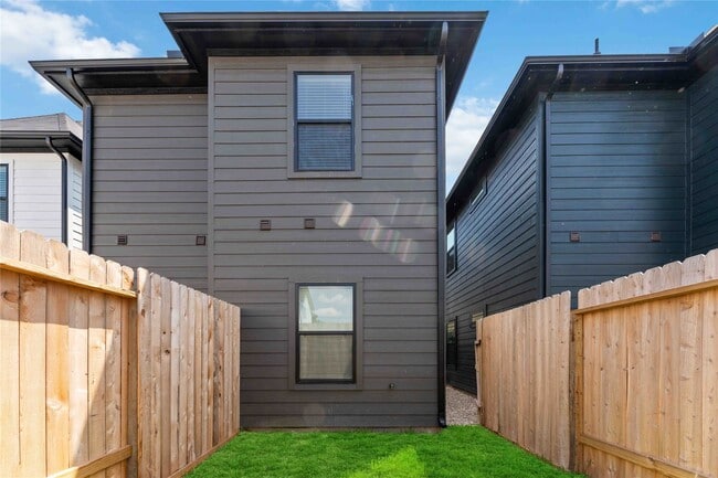 Building Photo - 8023 Cora St