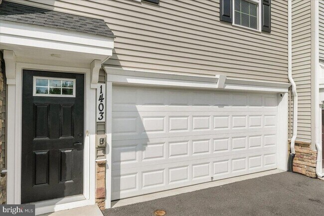 Building Photo - 1403 Wilmer Park Ln