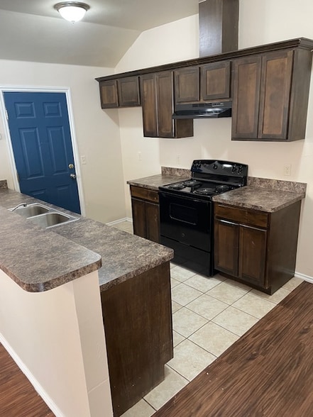 Building Photo - 804 N Evans Ave