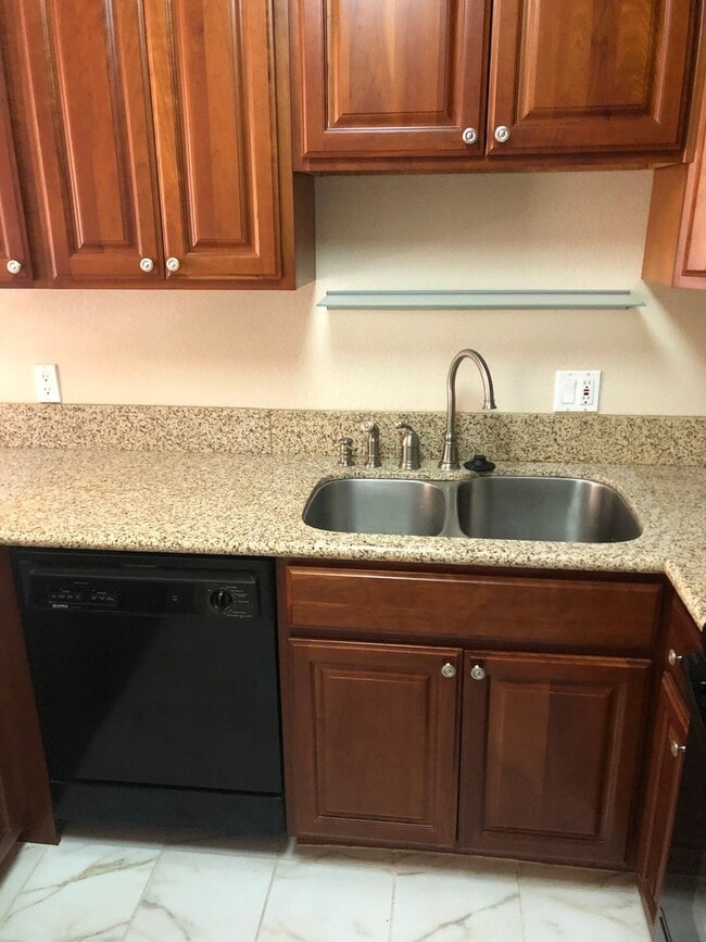 Building Photo - NICE 2ND STORY CONDO IN WOODSIDE SIERRA GA...