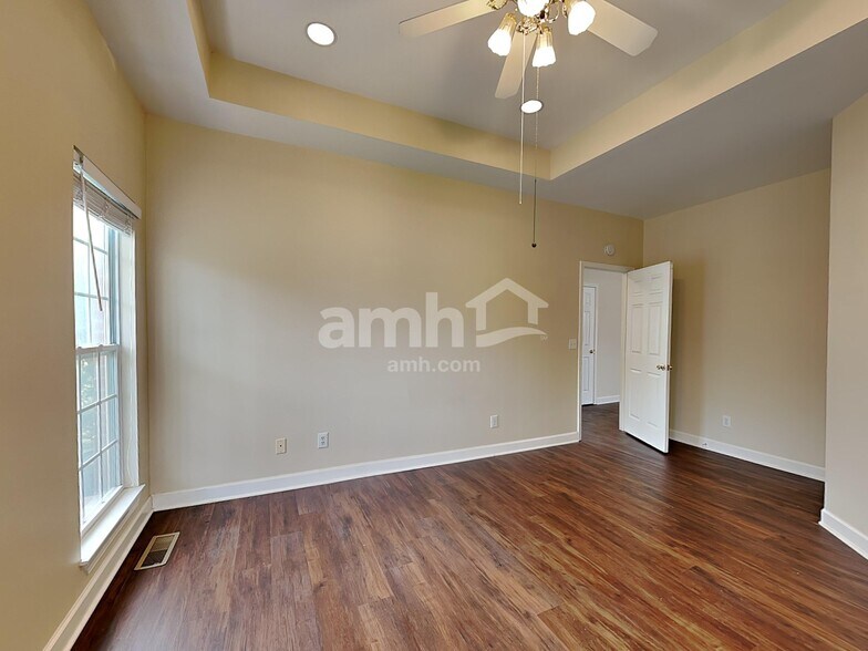 Building Photo - 1707 Arrowhead Dr