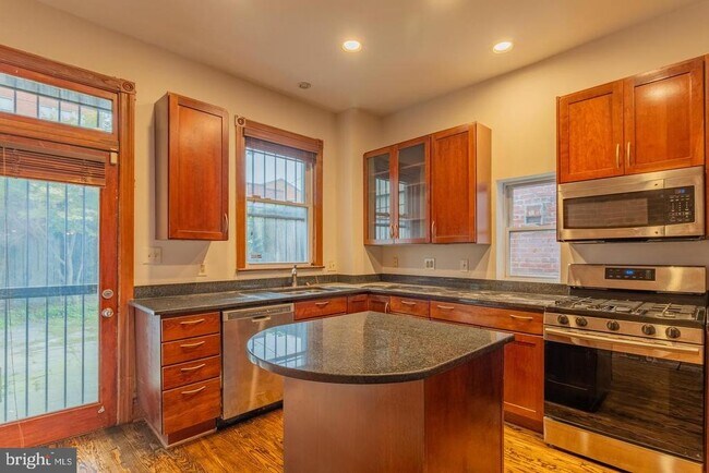 Building Photo - 1459 Chapin St NW