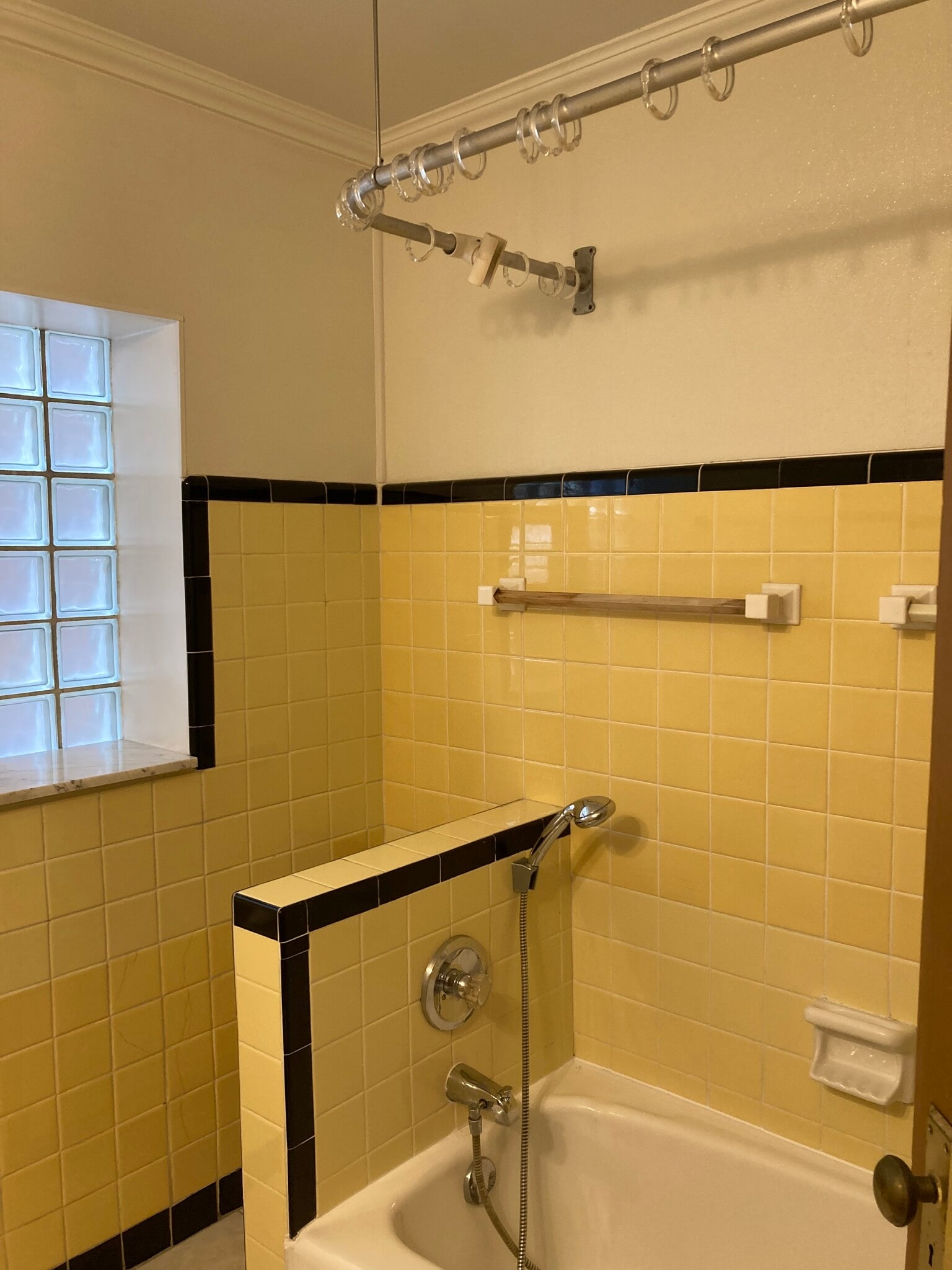 Shower - 4916 Berthold Ave