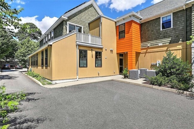 Building Photo - 400 Hope St