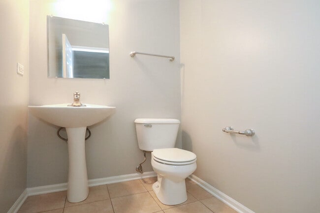 Building Photo - 753 Thornbury Ct