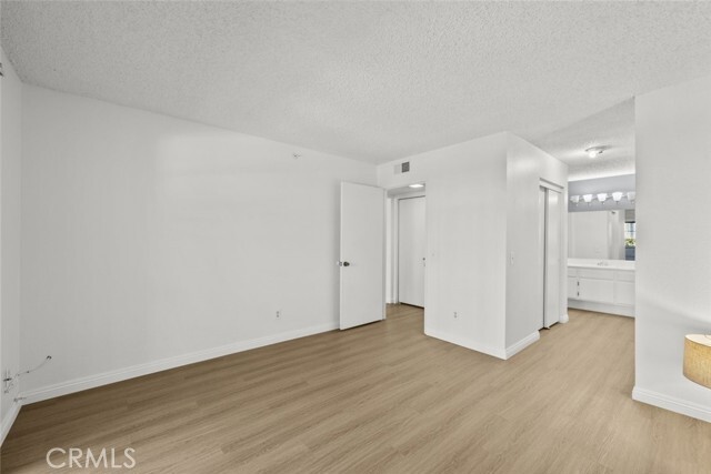 Building Photo - 225 Evergreen Ct