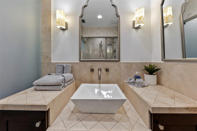 Building Photo - 2430 Castilla Isle