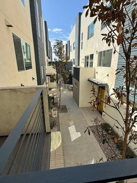 Building Photo - 820 Aloe Pl
