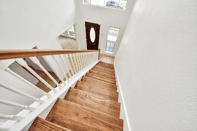 Building Photo - Spacious 4-Bedroom Home with Private Office & Room for Everyone!