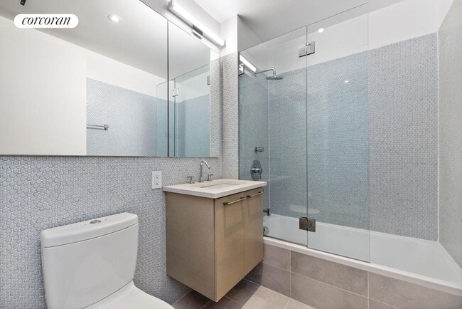 Building Photo - 210 W 96th St