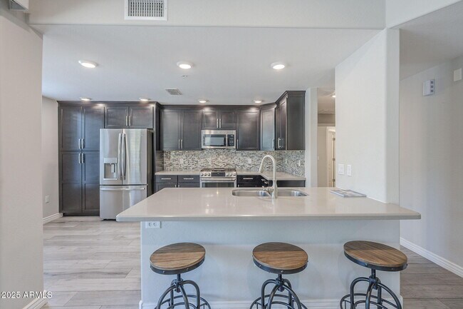 Building Photo - 2425 W Bronco Butte Trl