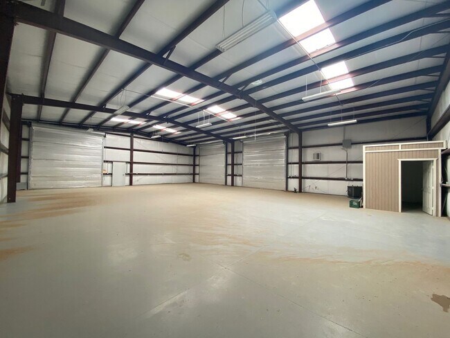 Building Photo - BEAUTIFUL 4BD/3BA HOME ON 2.53 ACRES!!!