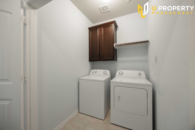 Building Photo - LUXURY TOWNHOME IN CRAIG RANCH COMMUNITY