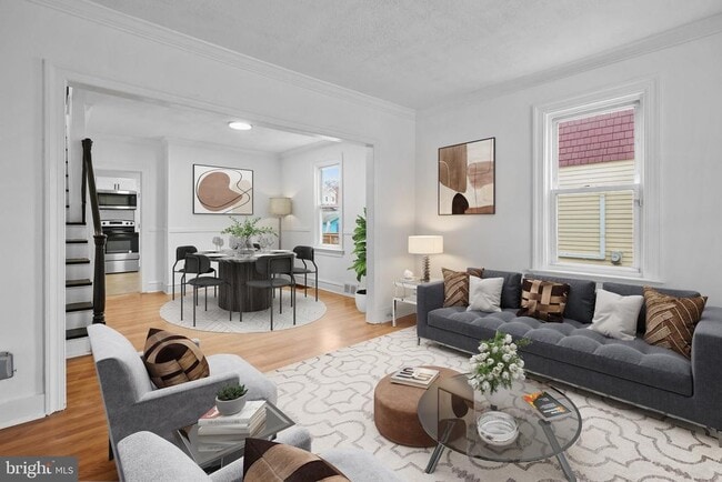 Building Photo - 34 E Hendrickson Ave