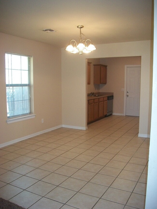 Building Photo - 3 Bed 2 Bath 2 Car Garage in College Park ...