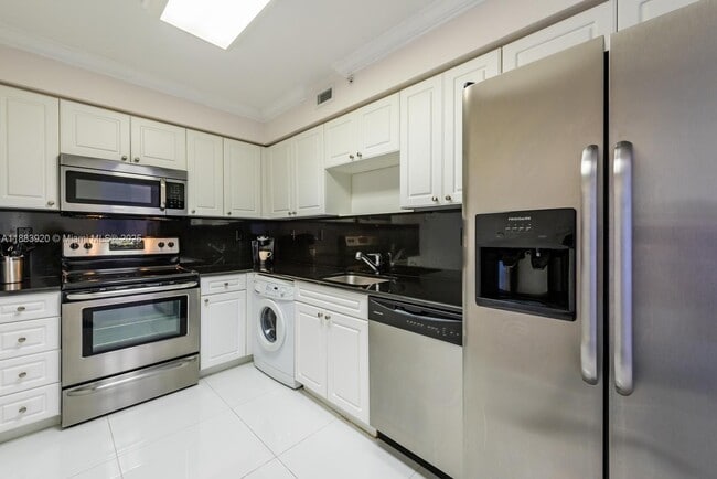 Building Photo - 2501 S Ocean Dr