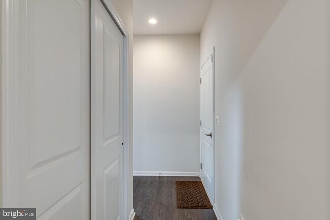 Building Photo - 41256 Lenah Point Dr