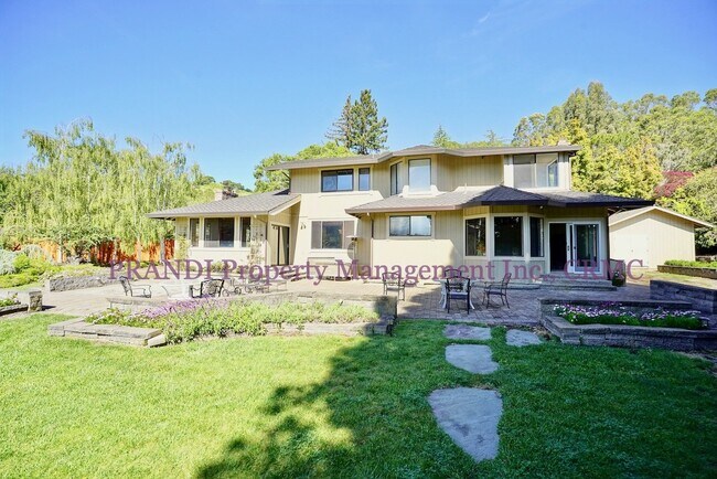 Building Photo - Spacious Glenwood Oasis with Acre of Land!