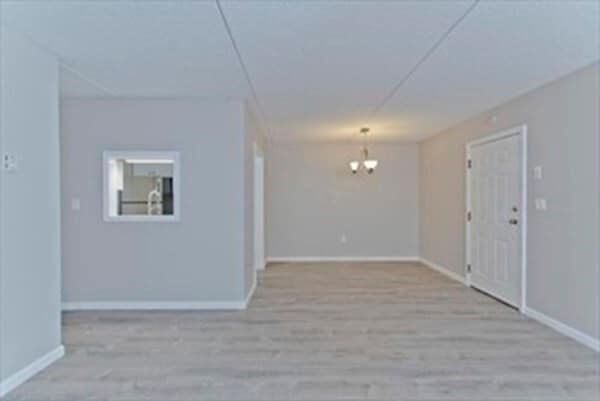 Building Photo - 14 Maple Crest Cir