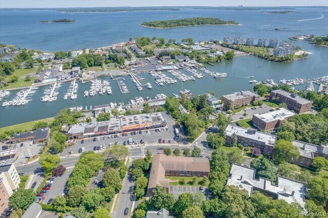 Building Photo - 437 Pelham Rd