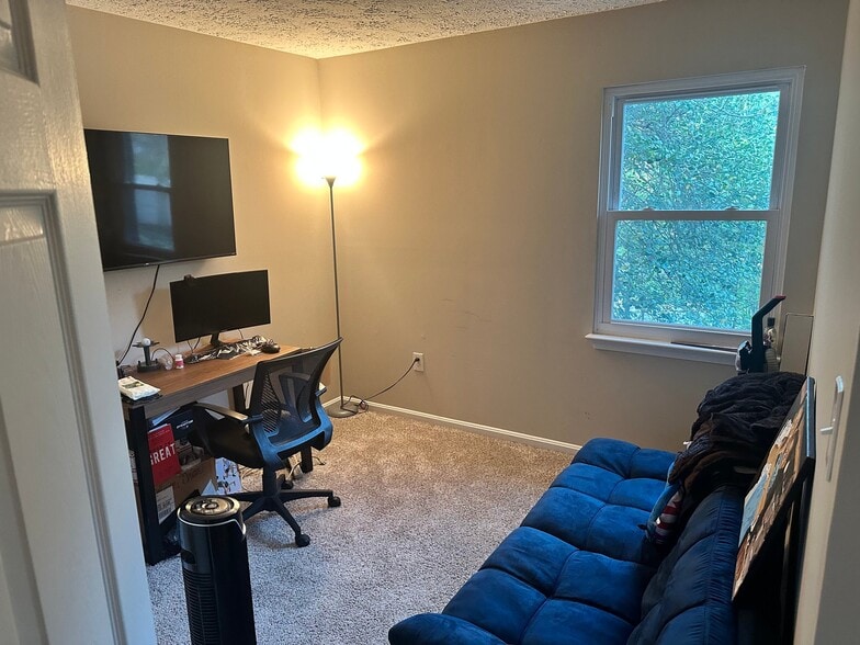 Building Photo - 8523 Grandhaven Ave