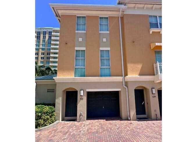Building Photo - 635 Casa Loma Blvd