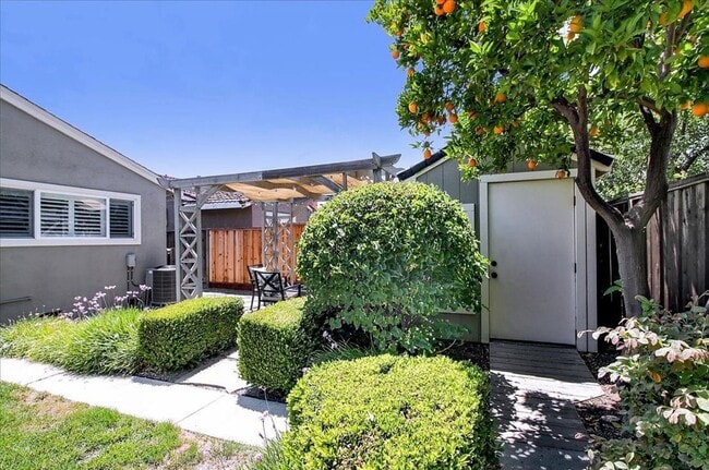 Building Photo - LOVELY 3 Bed/2 Bath Home in San Jose on a ...