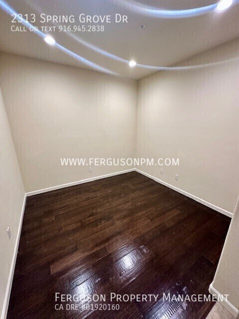 Building Photo - 2313 Spring Grove Dr