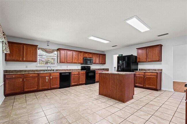 Building Photo - 4120 Fenwick Loop S