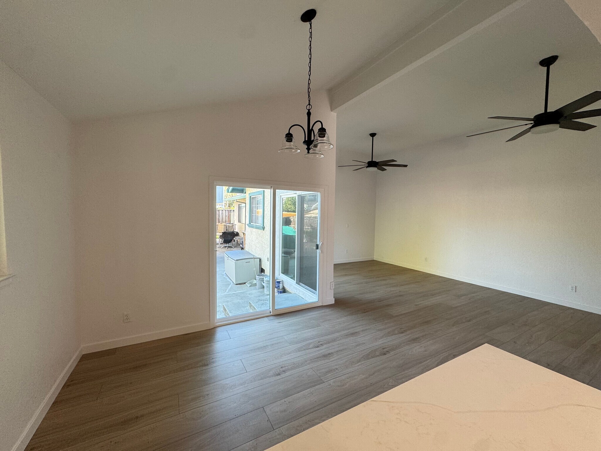 Building Photo - 2204 Lausett Ave