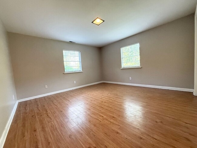 Building Photo - 6604 Granada Dr